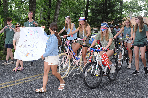Parade7.4BHF_074