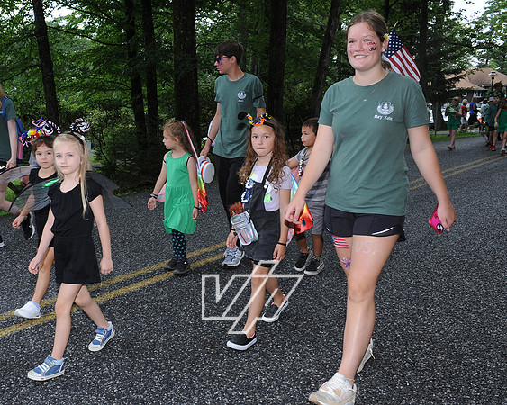 Parade7.4BHF_053